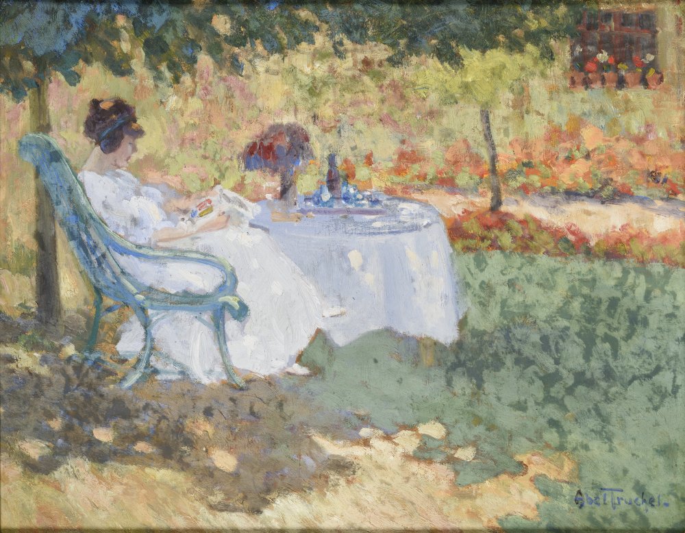 Femme au jardin lisant